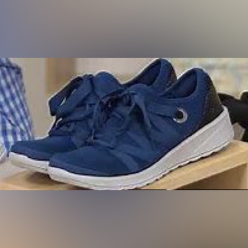 Bzees Glisten Shimmer Sneakers - Picture 2 of 5